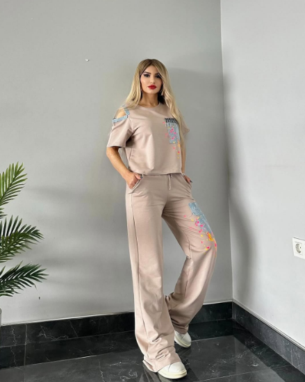 Women Printed Co-Ord set With Crop Top And Jogger